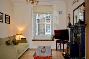 Homely Comfortable 2 Bed in historic Rose Street